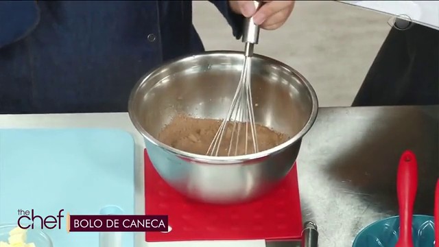 Bolo de caneca: faça a receita da Maria Guedes em 10 minutos Reprodução TV