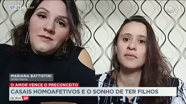 Casais homoafetivos e o sonho de ter filhos Reprodução TV