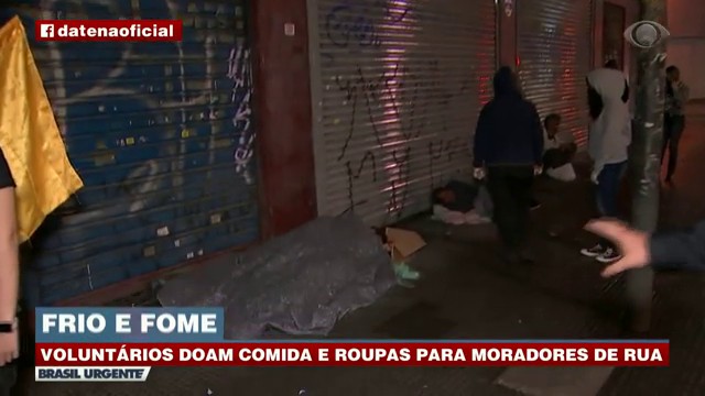 MORADORES DE RUA DEPENDEM DE VOLUNTÁRIOS PARA COMER | BRASIL URGENTE