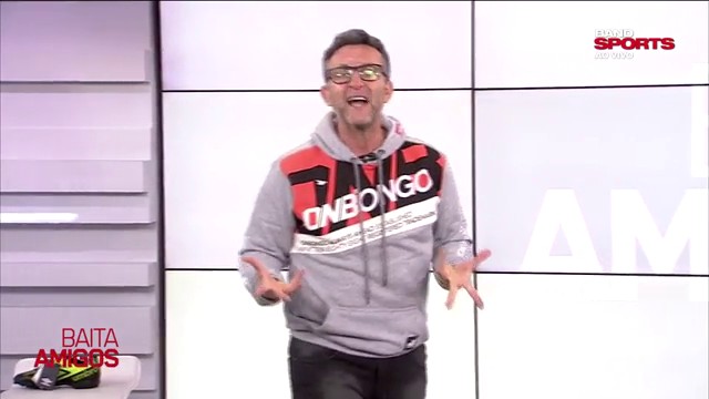 Craque Neto detona Sylvinho por elogios à direção: "Fazedor de média"