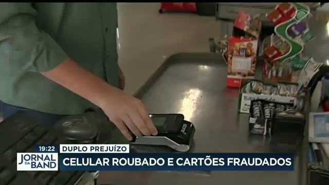 Duplo prejuízo: celular roubado e cartões fraudados Reprodução TV