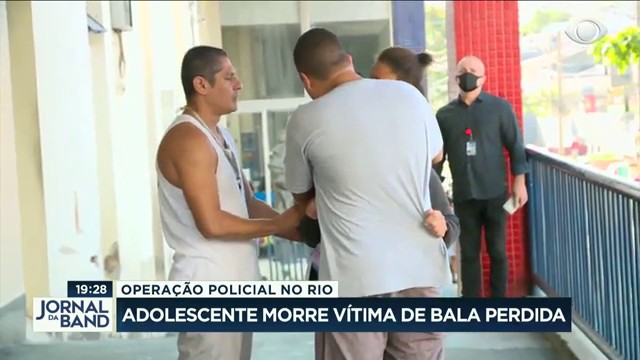 Operação no Rio: adolescente morre vítima de bala perdida Reprodução TV