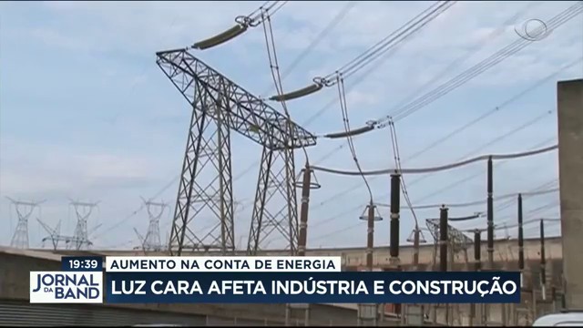 Luz cara afeta indústria e construção Reprodução TV