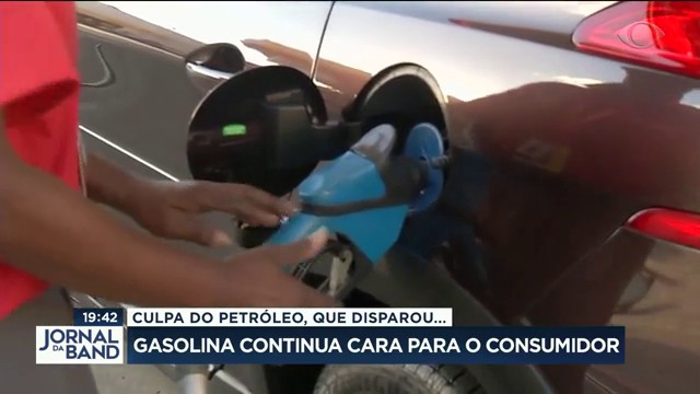 Gasolina continua cara para o consumidor Reprodução TV