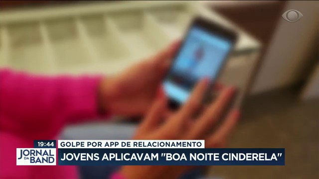 Jovens aplicavam golpe do boa noite Cinderela Reprodução TV