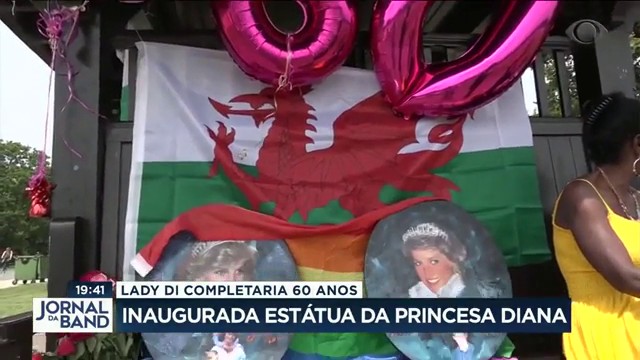 Estátua homenageia princesa Diana Reprodução TV