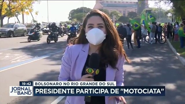Bolsonaro participa de "motociata" no Rio Grande do Sul