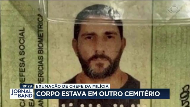 Exumação de Adriano da Nóbrega: corpo estava em outro cemitério Reprodução TV