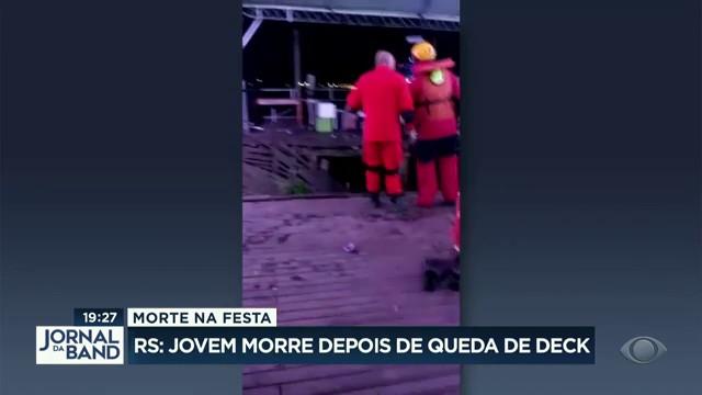 Jovem morre depois de queda de deck  Reprodução TV