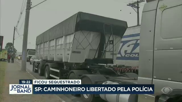 Caminhoneiro sequestrados é libertado pela polícia em São Paulo Reprodução TV