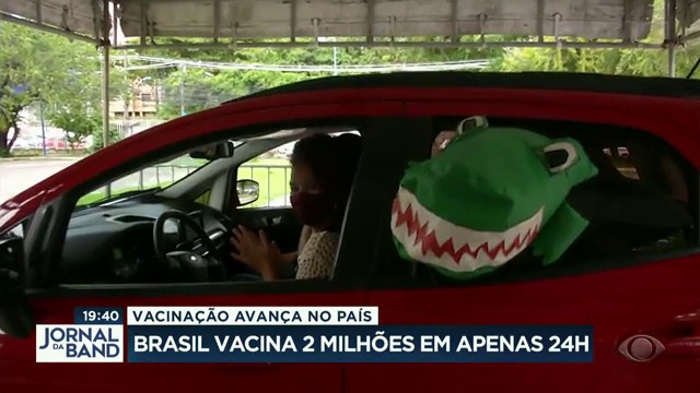 Brasil vacina 2 milhões em 24 horas Reprodução TV