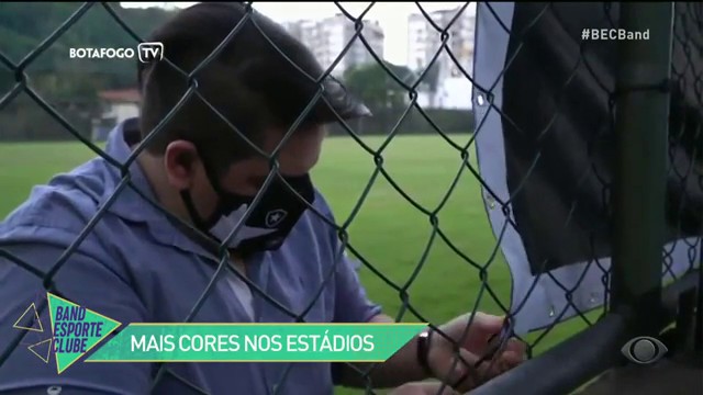 MAIS CORES NO ESTÁDIO! LGBTQIA+ BUSCAM MAIS ESPAÇO NO FUTEBOL Reprodução TV