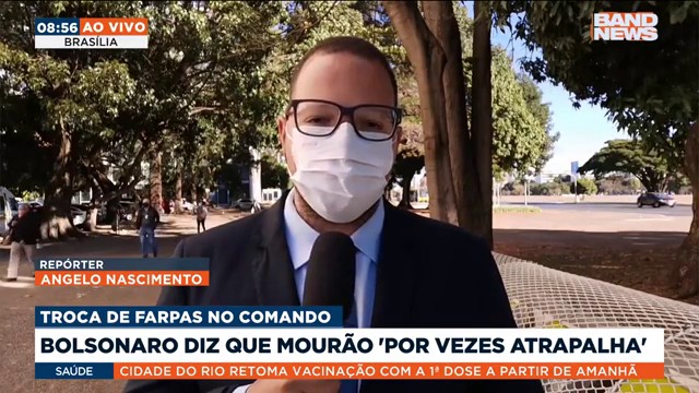 Bolsonaro diz que Mourão "por vezes atrapalha"