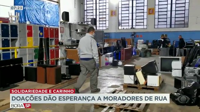 Doações dão esperança a moradores de rua Reprodução TV