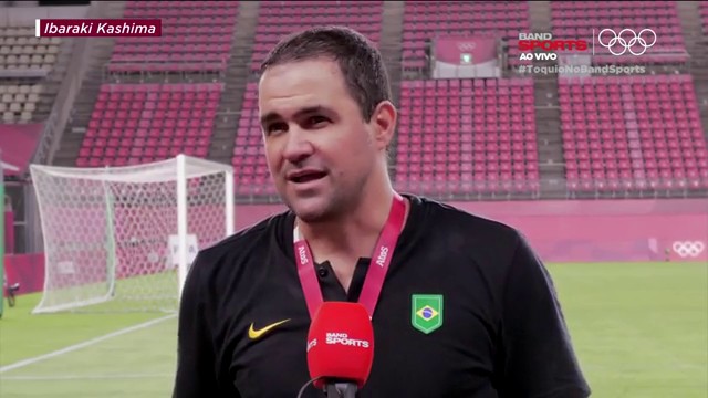 "Cada jogo do Daniel Alves é uma aula de futebol", diz André Jardine