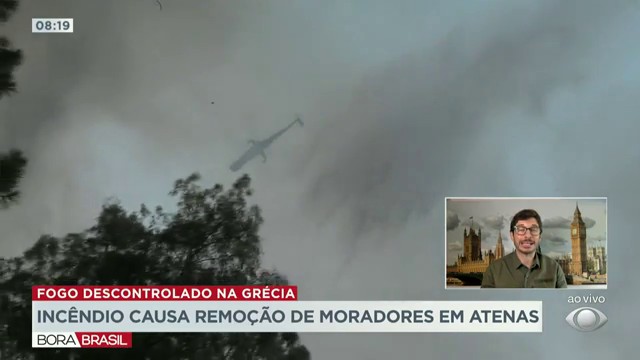 Incêndio causa remoção de moradores em Atenas Reprodução TV