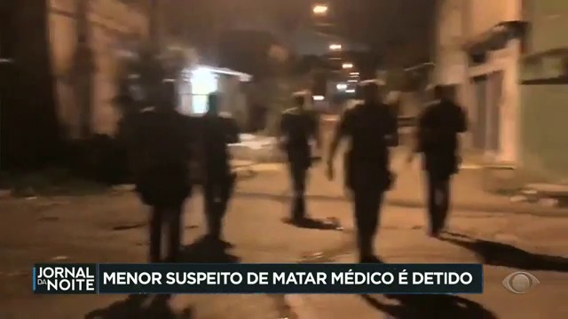 Menor suspeito de matar médico no Guarujá/SP se entrega à polícia Reprodução TV