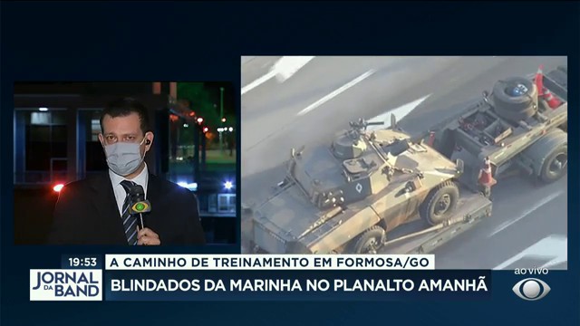 Oinegue critica tanques das Forças Armadas em frente ao Congresso Reprodução TV