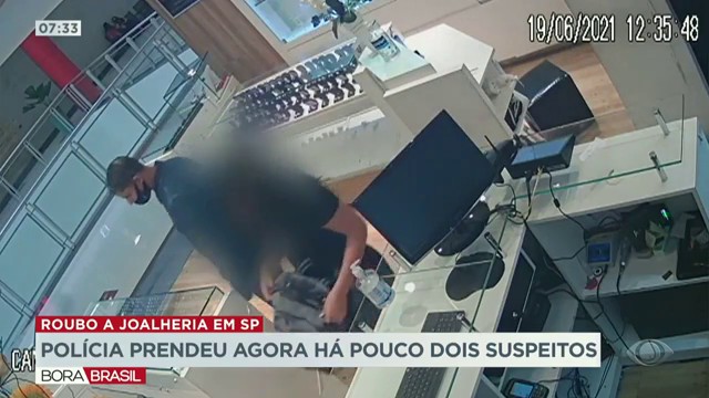 Polícia prende dois suspeitos de roubo a joalheria em São Paulo