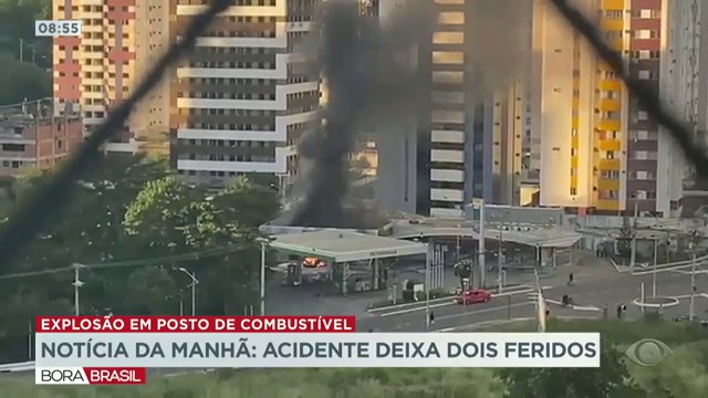 Acidente deixa dois feridos após carro explodir em posto em Salvador Reprodução TV