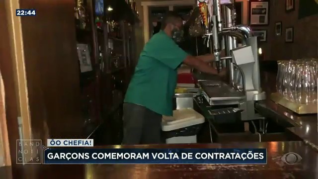 Garçons comemoram volta de contratações Reprodução TV