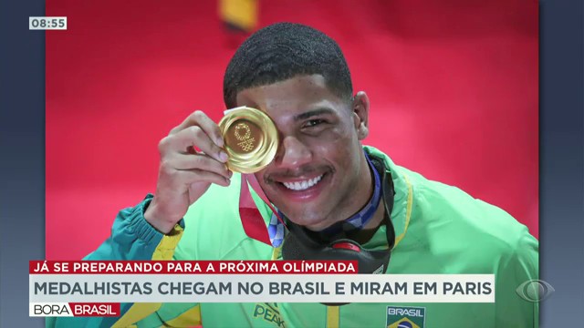 Medalhistas chegam ao Brasil e miram Jogos de Paris Reprodução TV