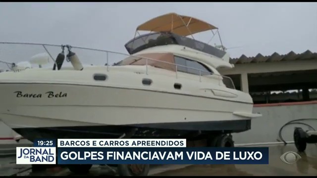 Barcos e carros apreendidos: golpes financiavam vida de luxo Reprodução TV