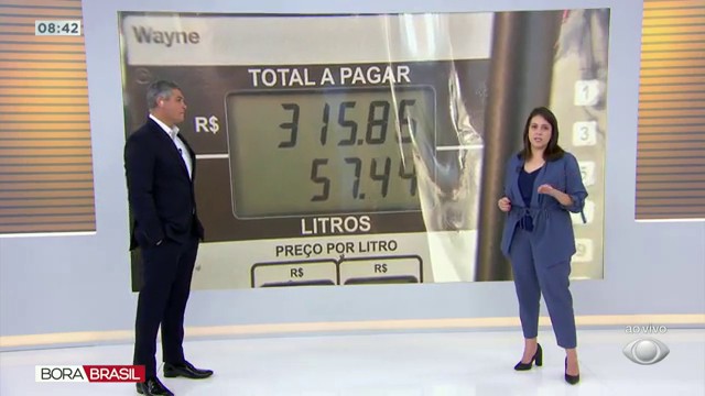 Em quatro estados do país a gasolina já custa mais de sete reais Reprodução TV