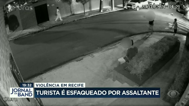 Turista é esfaqueado por assaltante Reprodução TV