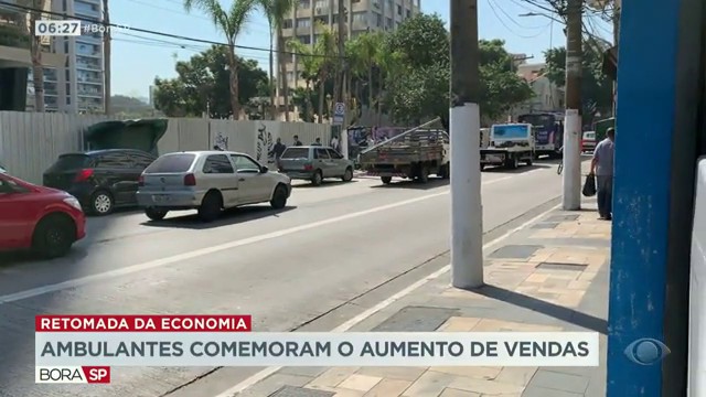 Ambulantes comemoram o aumento de vendas Reprodução TV