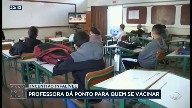 Professora promete ponto na média para quem se vacinar Reprodução TV