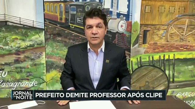 Professor é demitido de prefeitura após mostrar clipe de música Reprodução TV