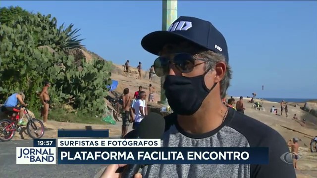 Plataforma facilita encontro entre surfistas e fotógrafos Reprodução TV