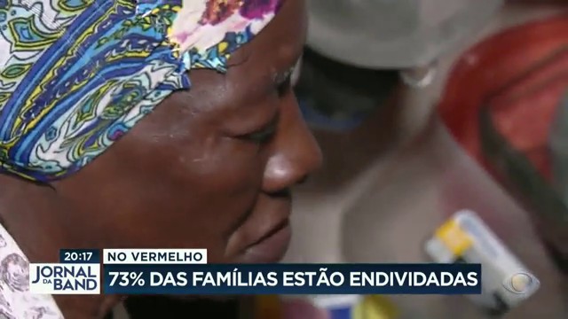 No vermelho: 73% das famílias estão endividadas Reprodução TV