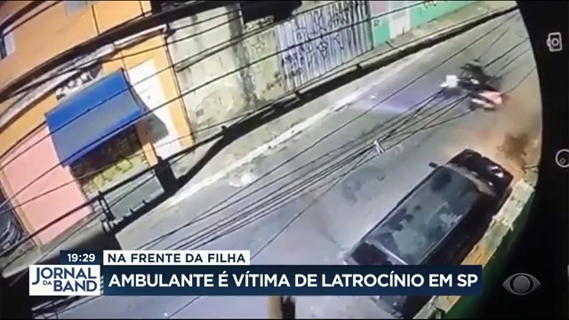 Ambulante é vítima de latrocínio na frente da filha em São Paulo Reprodução TV