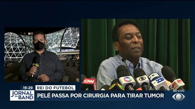 Pelé segue internado em SP após retirada de um tumor Reprodução TV