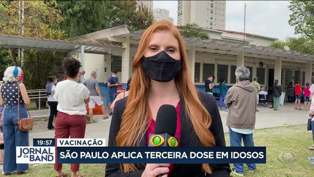 SP começa aplicação da terceira dose contra covid em idosos Reprodução TV