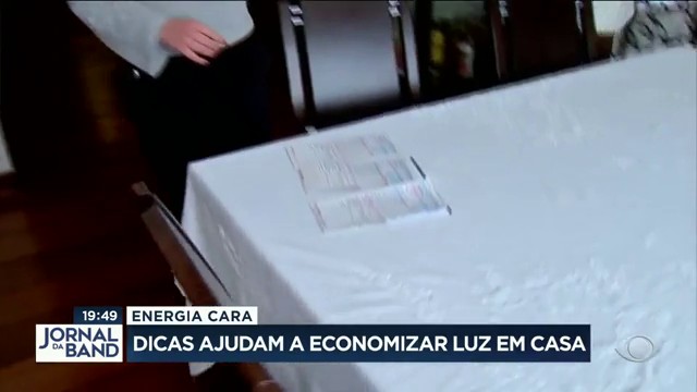 Energia cara: dicas ajudam a economizar luz em casa Reprodução TV