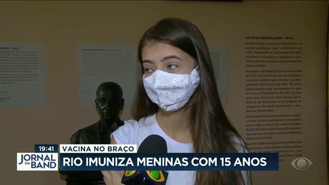 Rio de Janeiro vacina meninas com 15 anos Reprodução TV