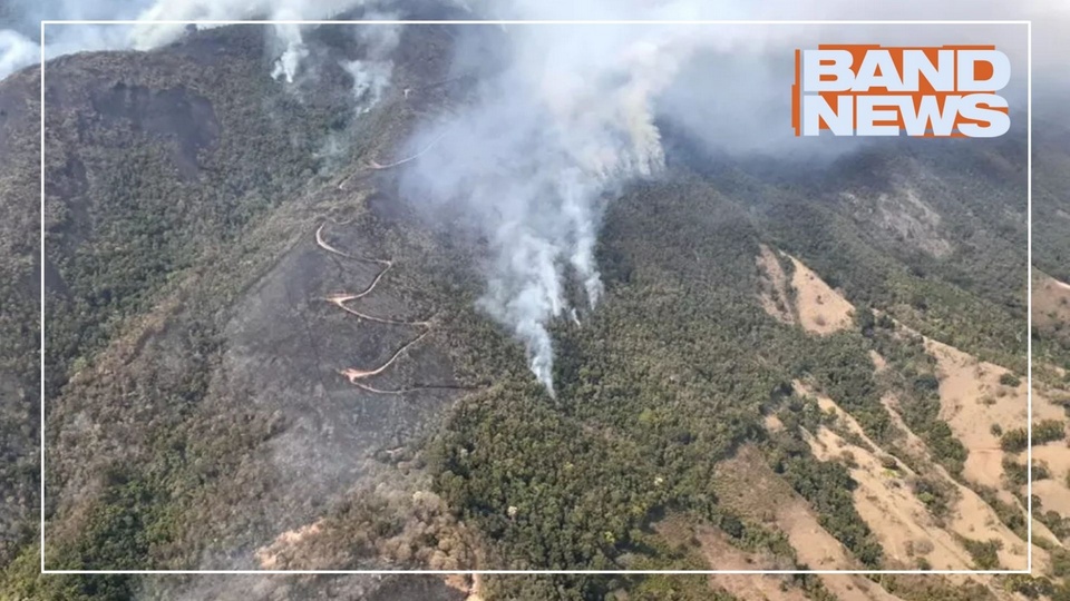 Fogo no Pico dos Marins é apagado após 5 dias Reprodução TV