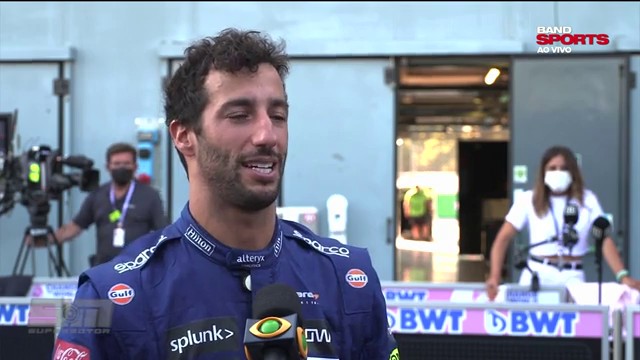 Mari Becker conversa com o emocionado e alegre Daniel Ricciardo