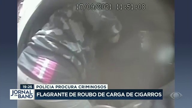 Flagrante: câmeras flagram momento de roubo de carga de cigarros 