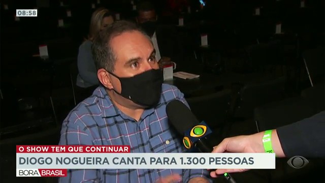 Diogo Nogueira canta para 1.300 pessoas em São Paulo