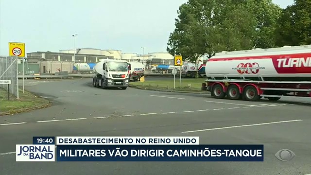 Militares vão dirigir caminhões-tanque no Reino Unido Reprodução TV