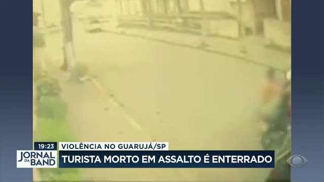 Violência no Guarujá/SP: turista morto em assalto é enterrado Reprodução TV