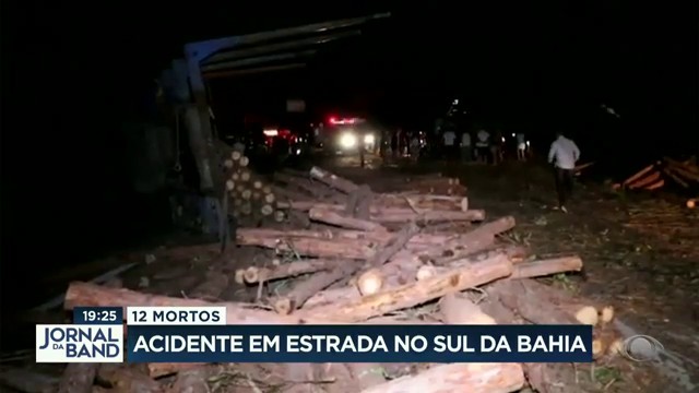 12 mortos em acidente em estrada no Sul da Bahia Reprodução TV