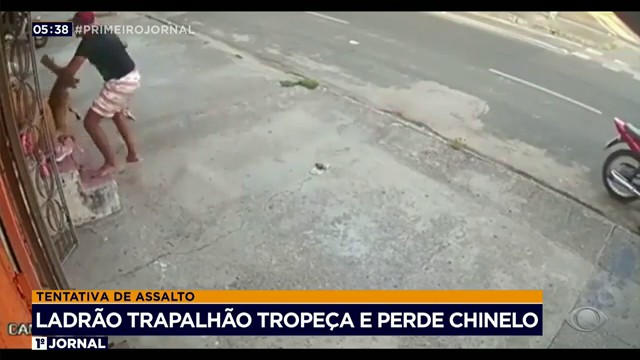 Ladrão trapalhão tropeça e perde chinelo Reprodução TV