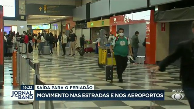 Movimento nas estradas e nos aeroportos Reprodução TV