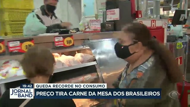 Preço tira carne da mesa dos brasileiros Reprodução TV