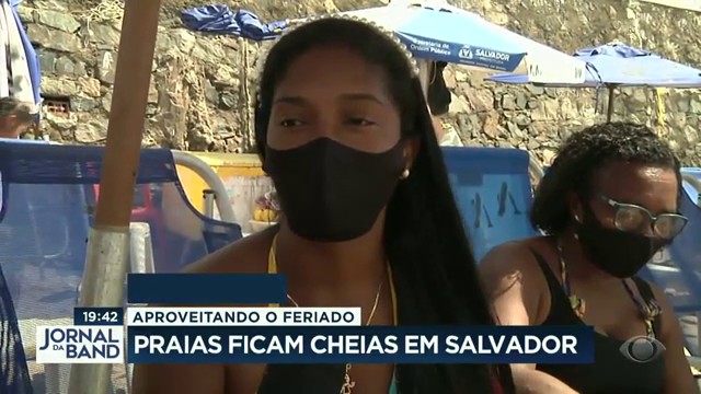 Feriado movimenta praias em Salvador Reprodução TV